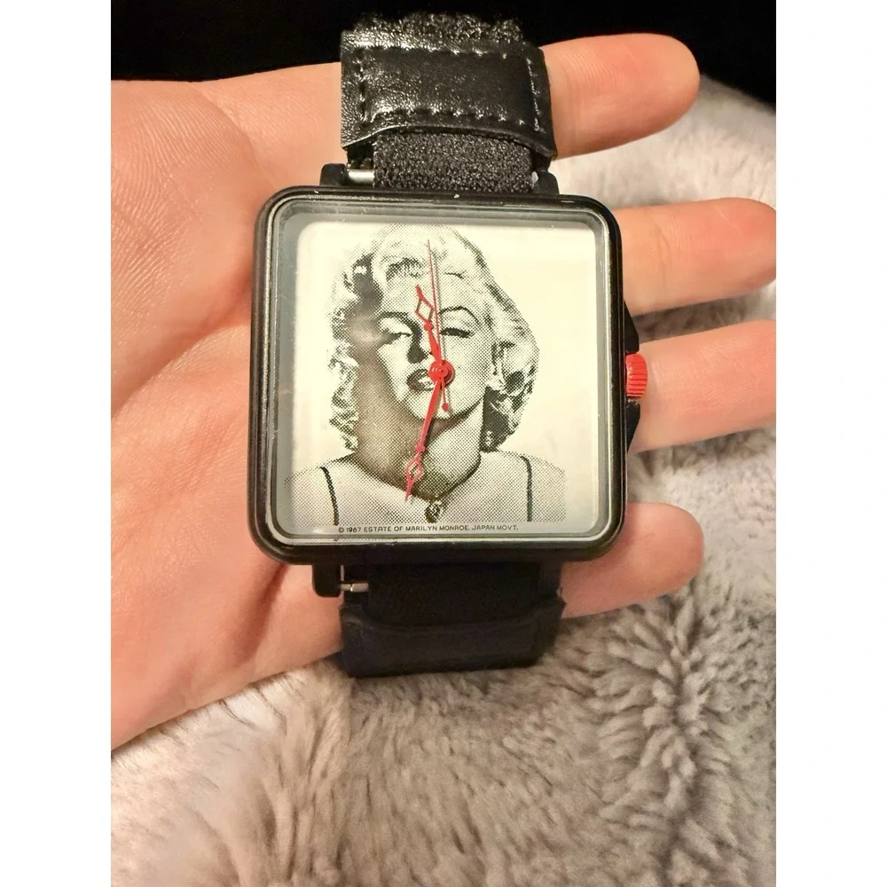 Vintage 1987 Marilyn Monroe Estate Watch MW101 Square Quotes Strap Red Hands